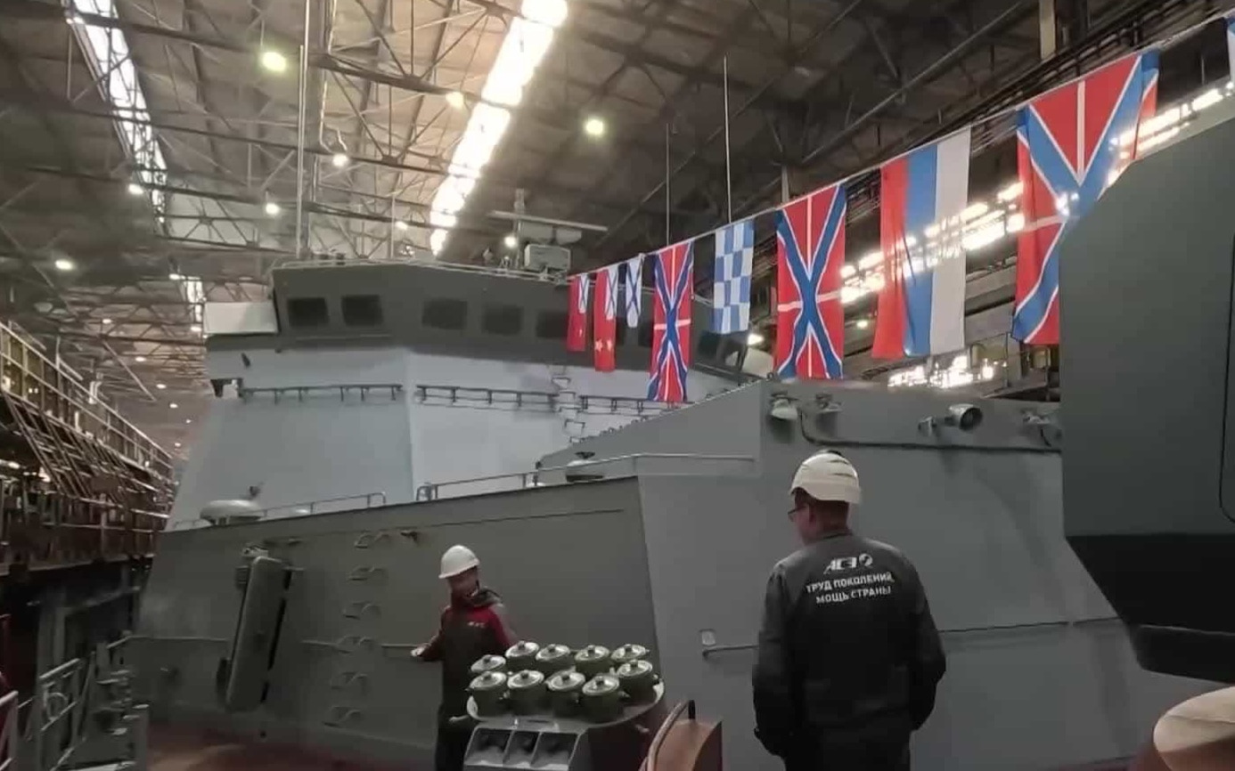 Спуск на воду корвета "Грозный" в Комсомольске-на-Амуре