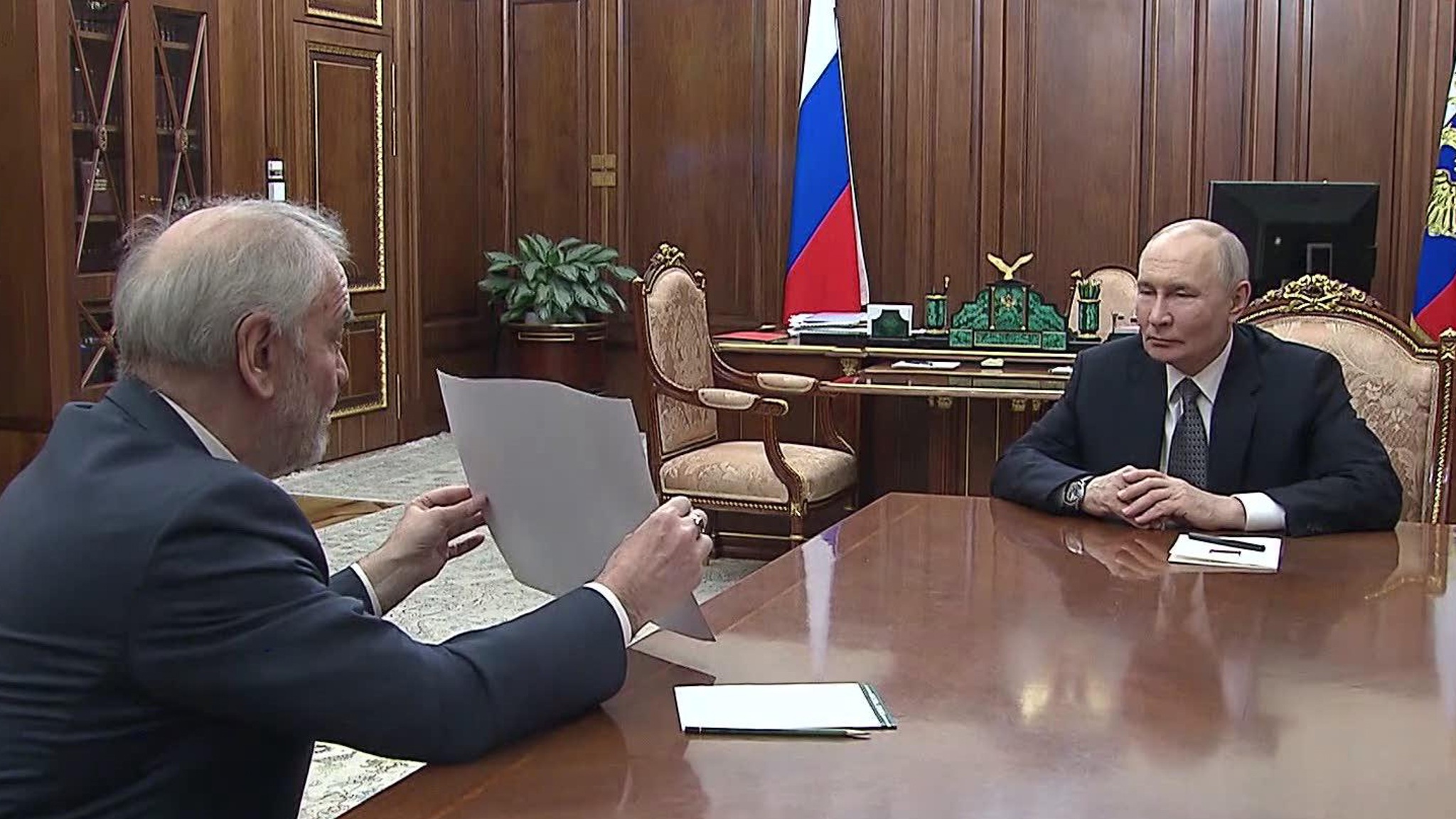 Путин и Гергиев обсудили создание театрального квартала в Петербурге