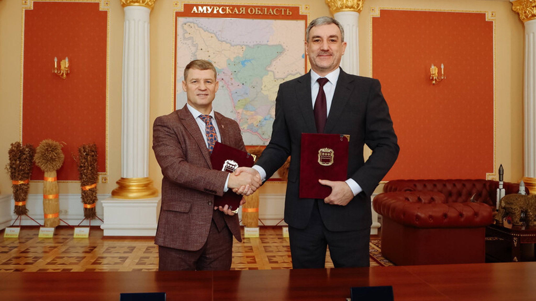 Губернатор Василий Орлов и президент ТПП Сергей Смородников подписали соглашение о сотрудничестве