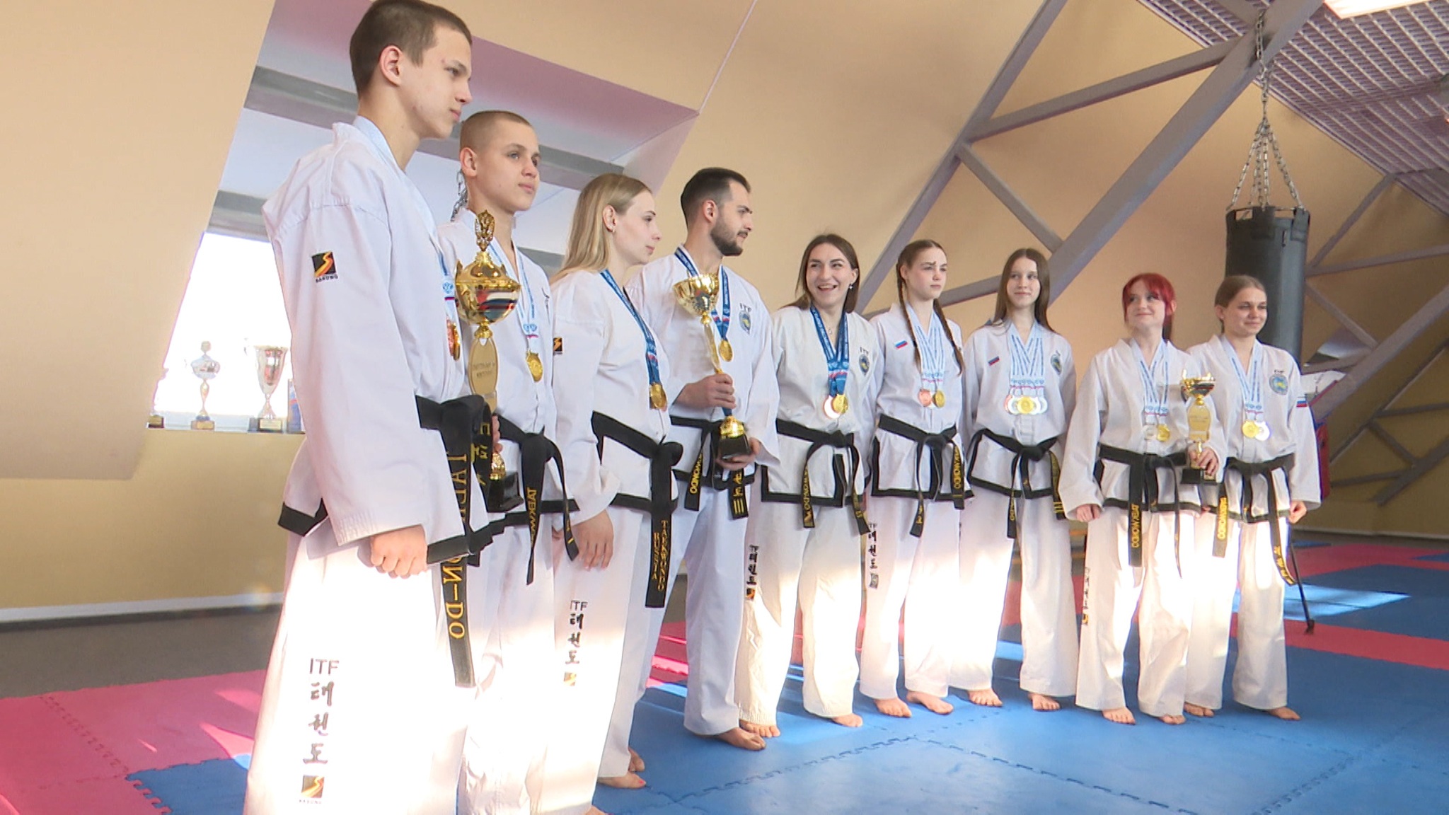 Псковские тхэквондисты завоевали десятки медалей на чемпионате и первенстве России в Сириусе