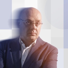 Юлиан Макаров
