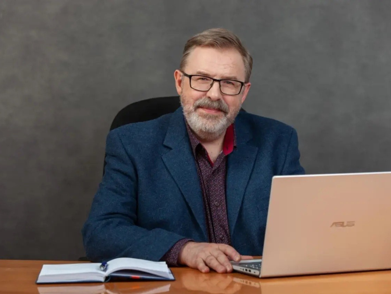 Михаил Лебедев