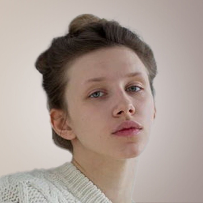 Полина Романова