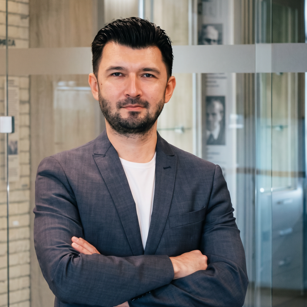 Денис Кустов