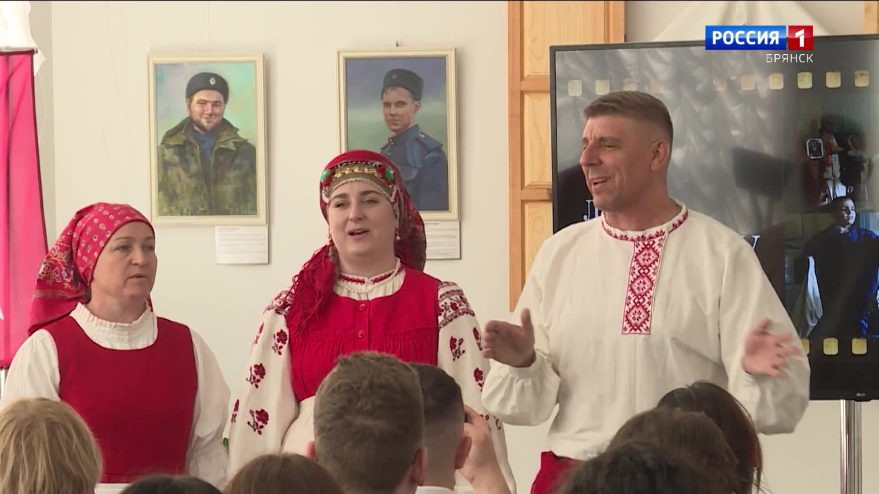 Иван Булаткин о юбилее семейного фольклорного ансамбля "Горошины"