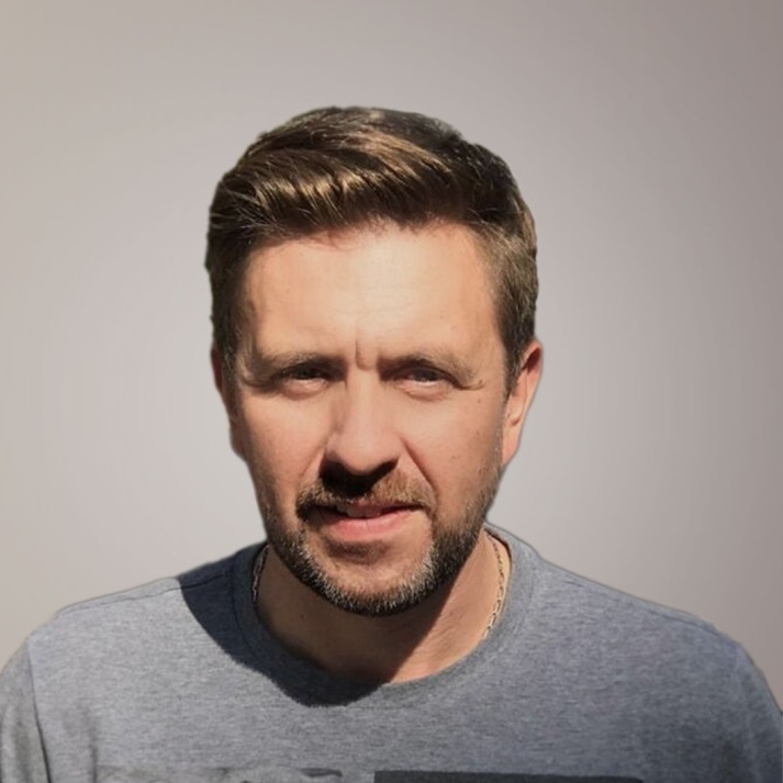 Влад Николаев