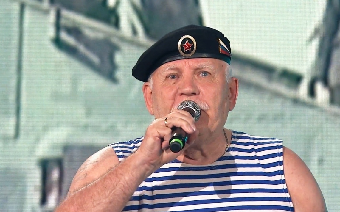 В море ходят пароходы