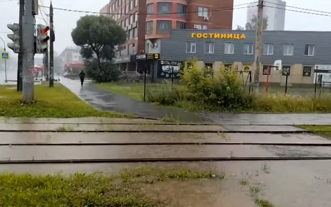 К Центральной России движется грозовой фронт