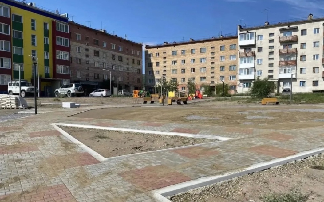 В Омсукчане благоустраивают общественную территорию по нацпроекту