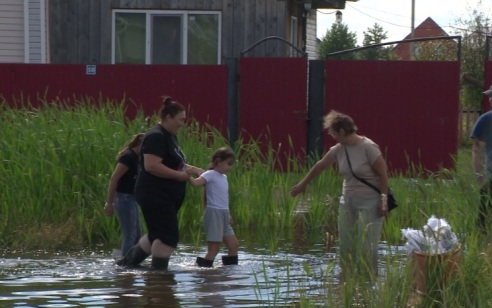 Жизнь в сапогах: жители тюменского села столкнулись с большой водой
