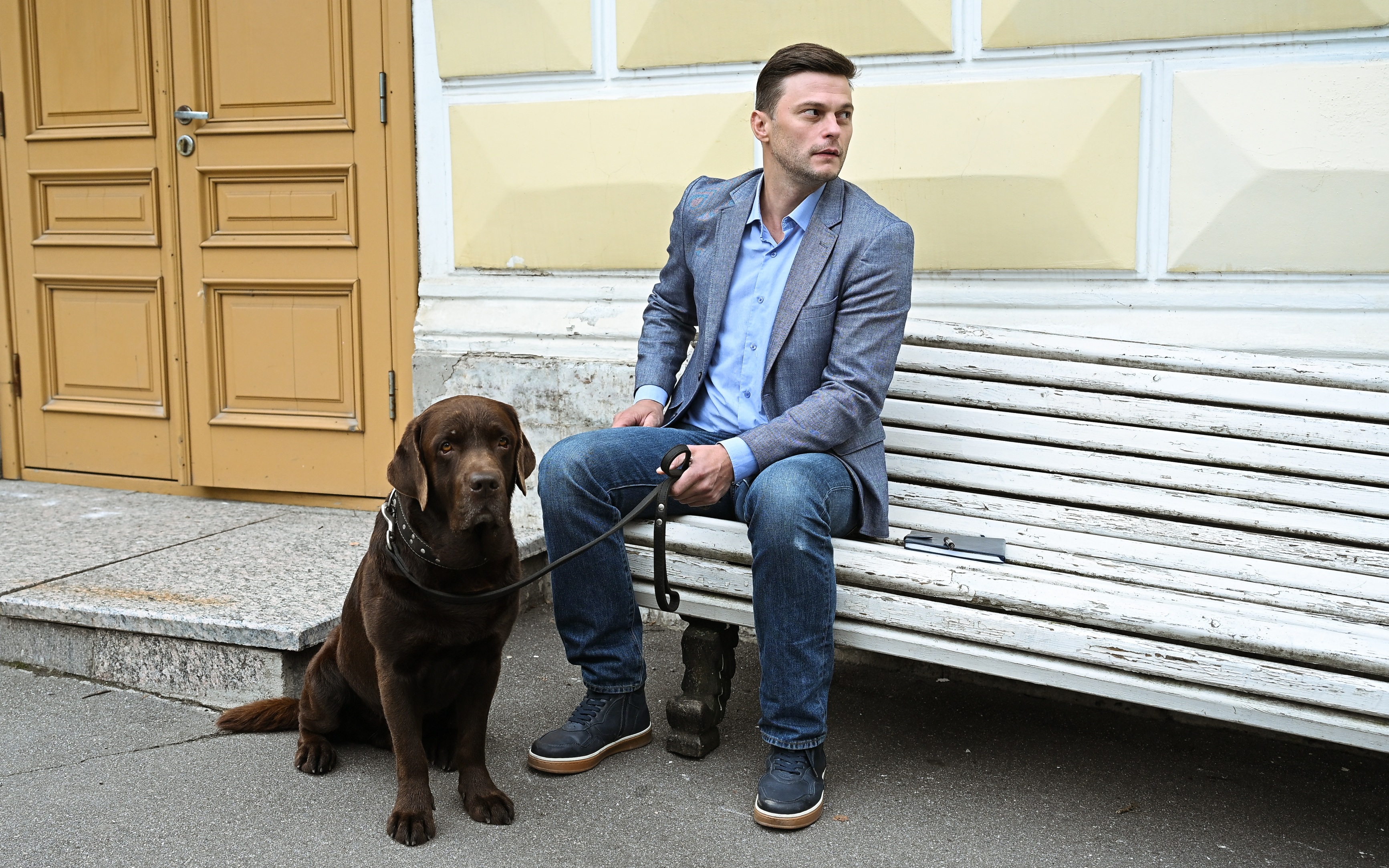 Одна и без оружия