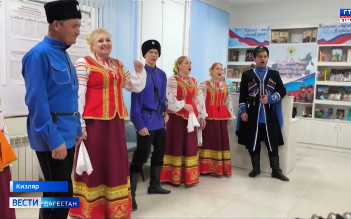 На избирательных участках Кизляра сегодня выступал Государственный кизлярский терский ансамбль