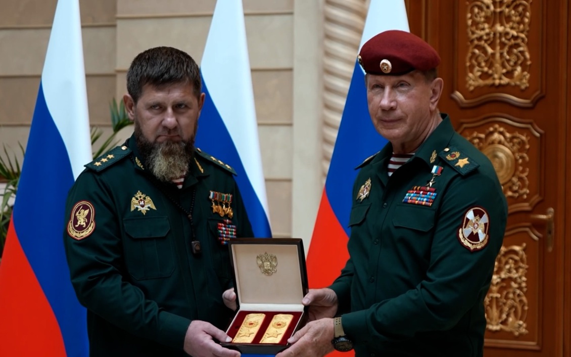Глава Чечни Рамзан Кадыров присвоил директору Росгвардии Виктору Золотову звание Героя Чеченской Республики