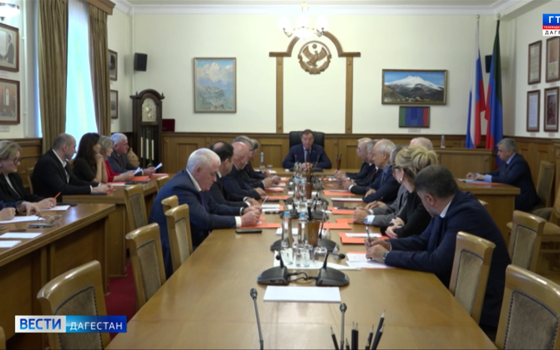 Заур Аскендеров провел первое совещание с членами президиума нового созыва