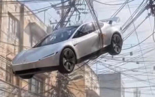 Сеть наводнили мемы после премьеры летающей Tesla Roadster