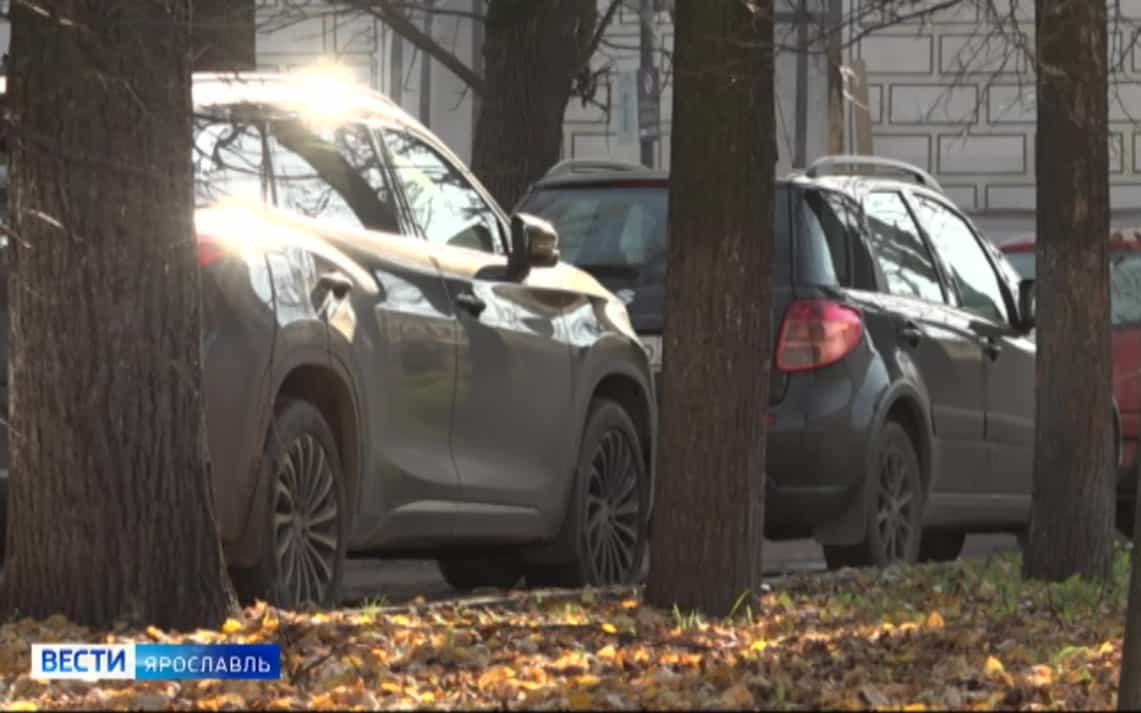 В Ярославле Первомайский бульвар превратился в парковку автомобилей