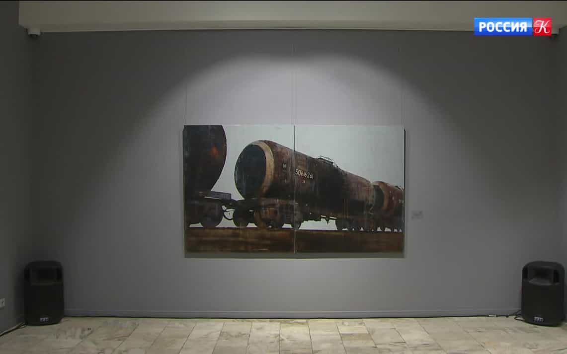 В галерее ARTSTORY открылась выставка о поездах "Под стук колёс"