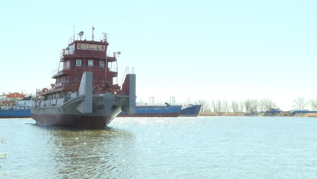 Завод в Волгоградской области спускает на воду теплоходы после ремонта