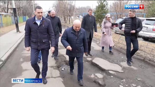 "Люди правильно критикуют": губернатор поставил задачу срочно отремонтировать дороги в Хабаровске