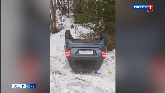 В Прилузском районе «Лада Гранта» оказалась в кювете