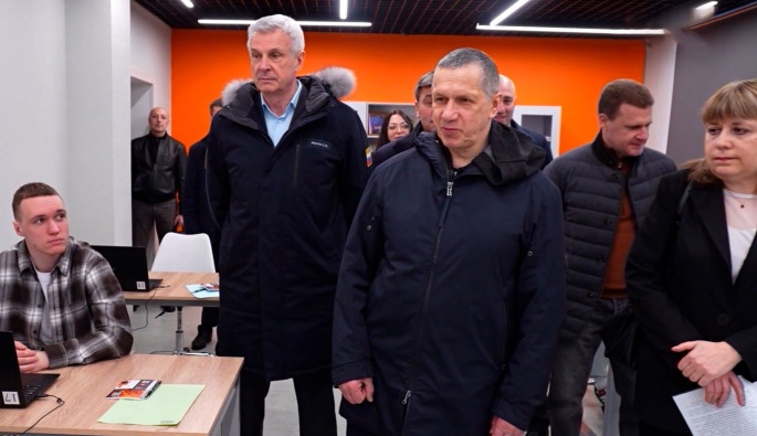 Юрий Трутнев посетил Центр опережающей профессиональной подготовки в Магадане