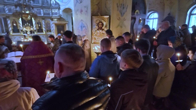 Сегодня в Курских храмах вспоминают о страданиях Христа, предательстве Иуды и великой жертве Спасителя