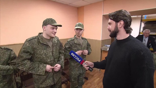 Первые эшелоны: в России началась отправка новобранцев весеннего призыва