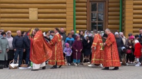 Сотни жителей и гостей областной столицы встретили Пасху в Благовещенском кафедральном соборе