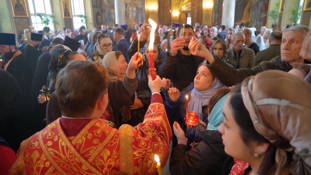 В Белгород прибыл Благодатный огонь