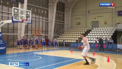 Бросок к мечте: в Тамбове провели мастер-класс от известного российского баскетболиста Алексея Савра