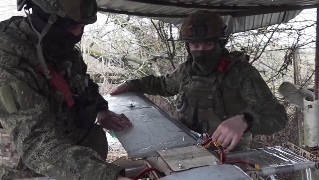Новая тактика российских военных - они используют наземные роботизированные комплексы, чтобы выманить врага из укрытий