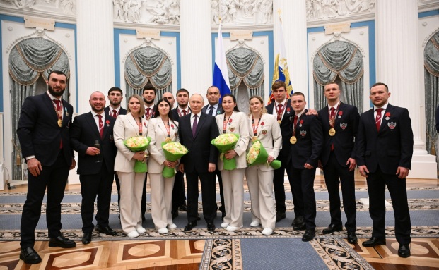 Награждение спортсменов и представителей Федерации бокса