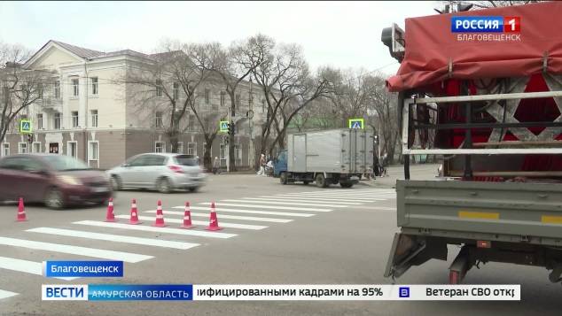 Жёлтые и белые линии: в Благовещенске начали обновлять дорожную разметку
