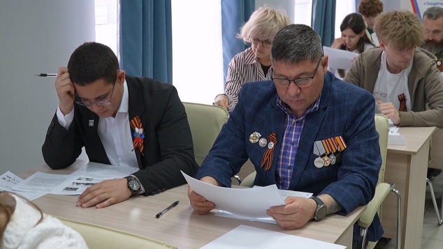 Ветераны СВО и школьники из Белгородской области написали "Диктант Победы"
