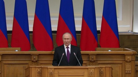 Владимир Путин на Совете законодателей в Петербурге, на встрече с МИД Ирана, на встрече с Валентиной Матвиенко