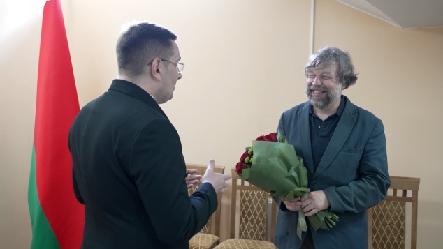 ФСБ показала видео возвращения археолога Бутягина в Россию
