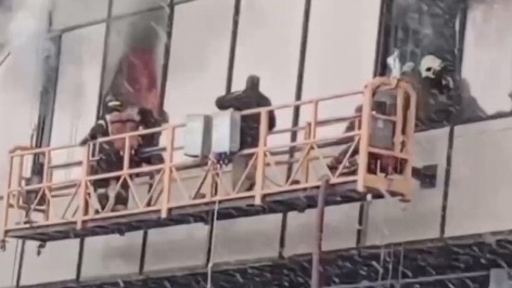 Сильный московский пожар тушат вертолет и поезд