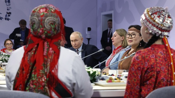 Владимир Путин встретился с представителями малых народов России