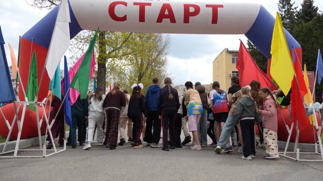 Забег, выставка техники и конкурсы: в Волгограде прошел большой спортивный праздник