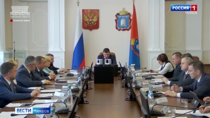 Евгений Первышов поручил привести памятники в порядок к 9 Мая