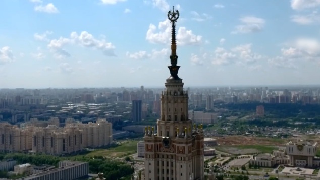 7 мая. Петр I приехал в Париж, МГУ присвоено имя Ломоносова, С-25 "Беркут", США бомбят посольство Китая.