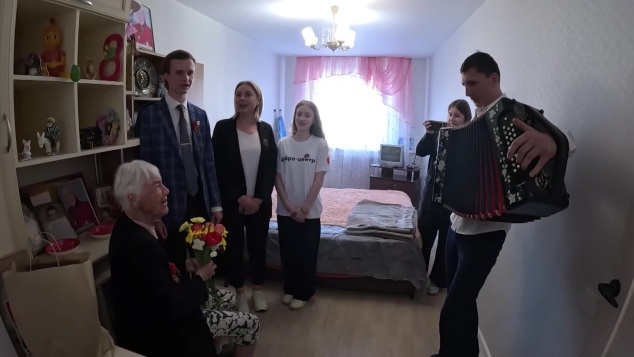 Курские волонтеры поздравляют ветеранов в преддверии Дня Победы