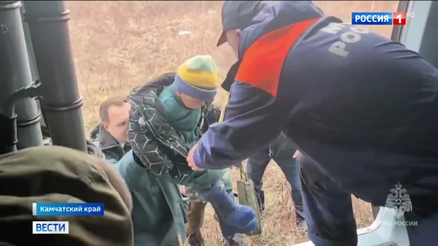 На Камчатке вертолетом спасли заблокированную семью