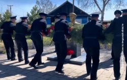 Память уроженца Ивановки Александра Галушкина почтили односельчане у его мемориала