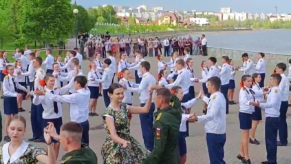 Праздничный "Вальс Победы" состоялся 9 Мая в Камышине