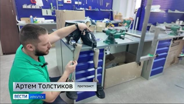 Заново учится ходить. Ветеран СВО из Заларинского района получил высокотехнологичные протезы и смог встать с коляски