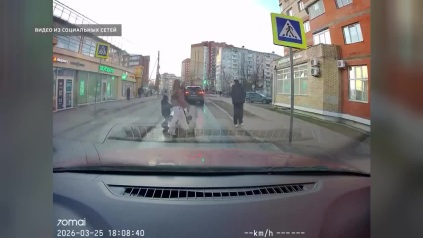 Трюкачи на мопедах и самокатах терроризируют водителей и пешеходов на улицах Владивостока