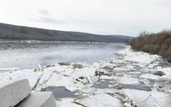 Испытание льдом: в Бодайбо восстановили водоснабжение после мощного ледохода