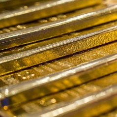 Для поддержания рупии надо продавать резервы