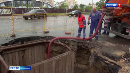 «Газовая атака» стала причиной обрушения колодца на перекрестке Мичуринской и Карла Маркса